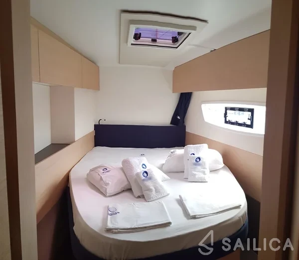 Astréa 42 - Yacht Charter Sailica