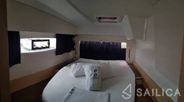 Astréa 42 - Yacht Charter Sailica