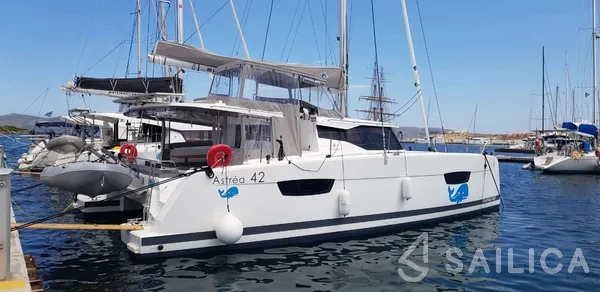 Astréa 42 - Yacht Charter Sailica