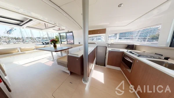 Bali 4.1 - Yacht Charter Sailica