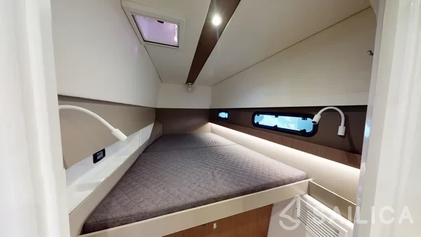 Bali 4.1 - Yacht Charter Sailica