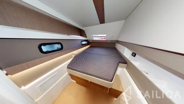 Bali 4.1 - Yacht Charter Sailica