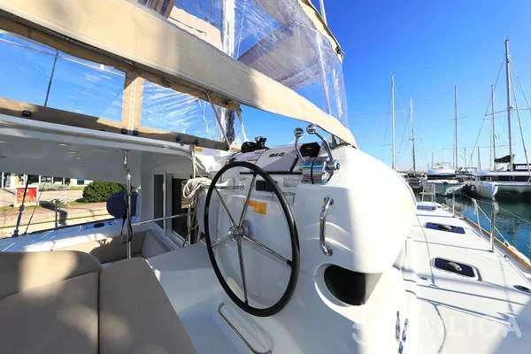 Lagoon 40 - Yacht Charter Sailica