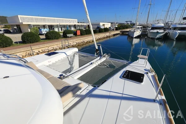 Lagoon 40 - Yacht Charter Sailica