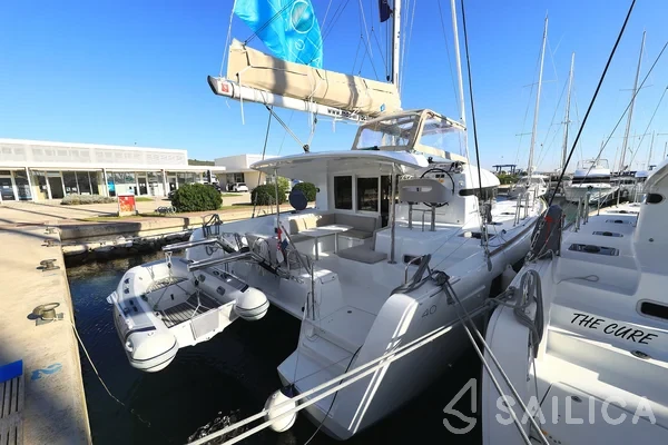 Lagoon 40 - Yacht Charter Sailica