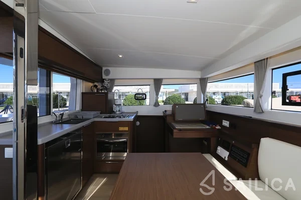 Lagoon 40 - Yacht Charter Sailica