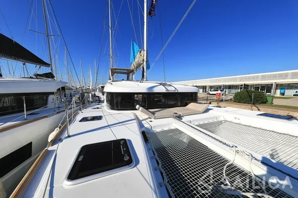 Lagoon 40 - Yacht Charter Sailica