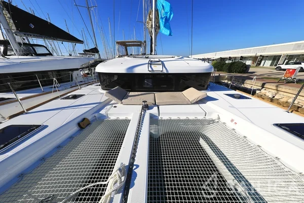 Lagoon 40 - Yacht Charter Sailica