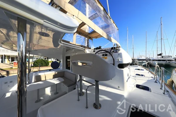 Lagoon 40 - Yacht Charter Sailica