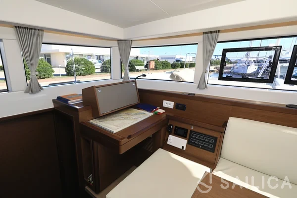 Lagoon 40 - Yacht Charter Sailica