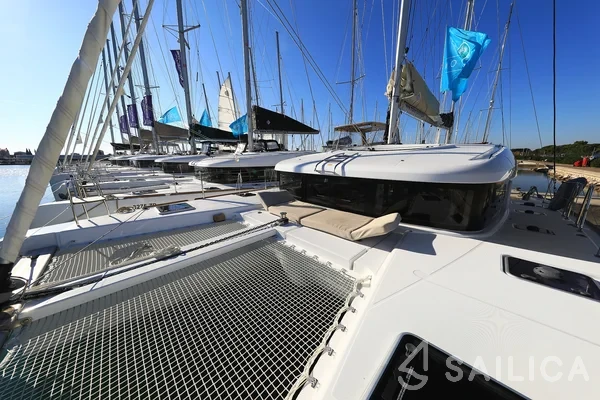 Lagoon 40 - Yacht Charter Sailica