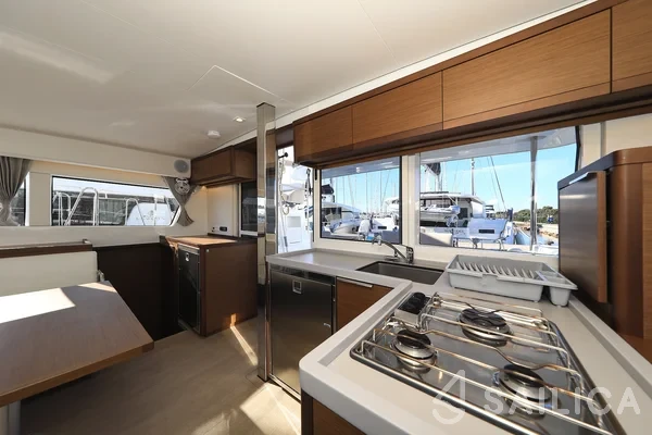 Lagoon 40 - Yacht Charter Sailica