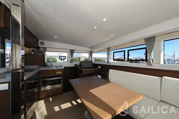Lagoon 40 - Yacht Charter Sailica