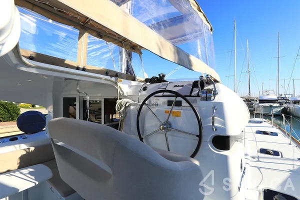 Lagoon 40 - Yacht Charter Sailica