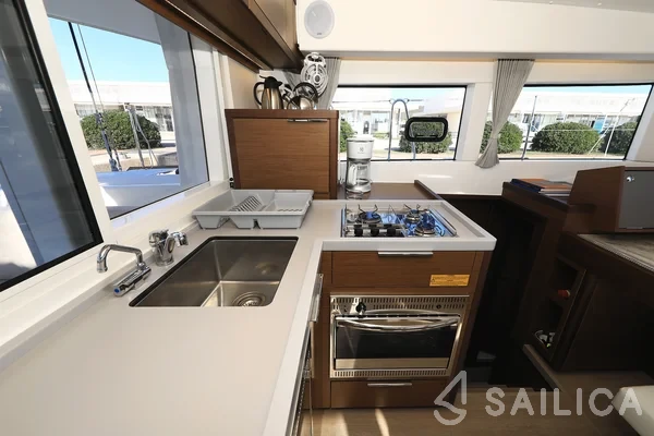 Lagoon 40 - Yacht Charter Sailica
