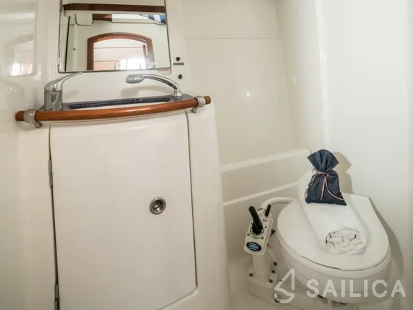 Oceanis 473 - Yacht Charter Sailica