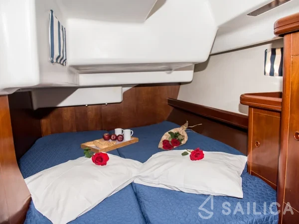 Oceanis 473 - Yacht Charter Sailica