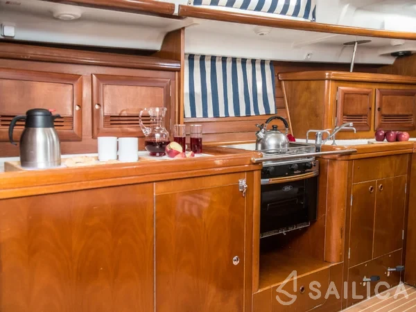 Oceanis 473 - Yacht Charter Sailica