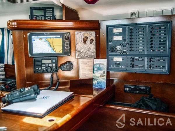 Oceanis 473 - Yacht Charter Sailica