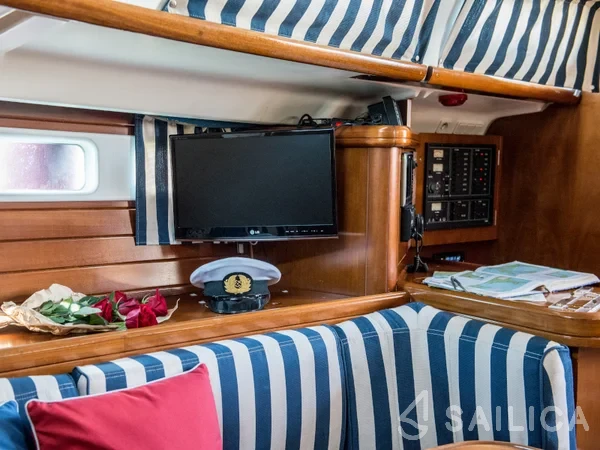 Oceanis 473 - Yacht Charter Sailica
