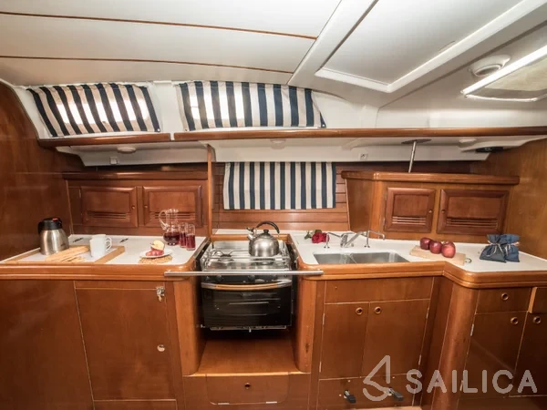 Oceanis 473 - Yacht Charter Sailica