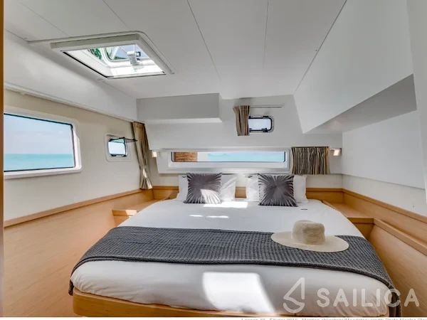 Lagoon 42 - Yacht Charter Sailica