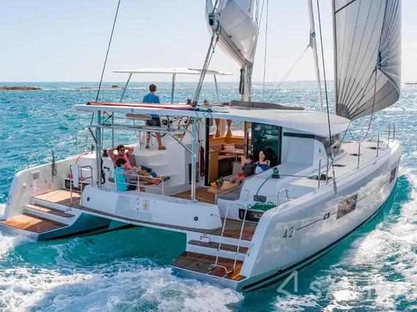 Lagoon 42 - Yacht Charter Sailica