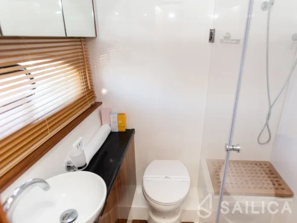 Aquila 44 Power catamaran - Yacht Charter Sailica