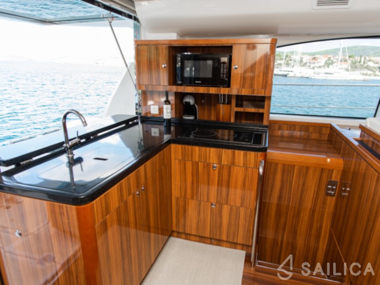 Aquila 44 - Yacht Charter Sailica