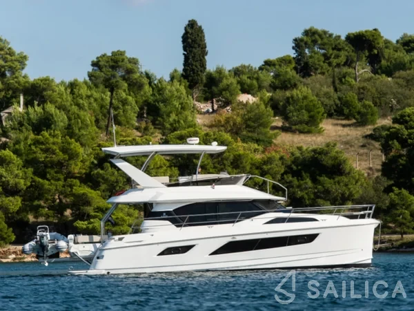 Aquila 44 Power catamaran - Yacht Charter Sailica