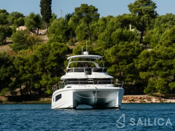 Aquila 44 Power catamaran - Yacht Charter Sailica