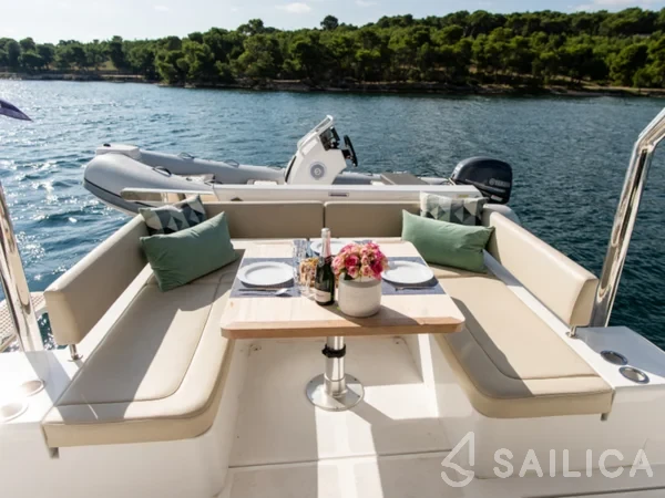 Aquila 44 Power catamaran - Yacht Charter Sailica