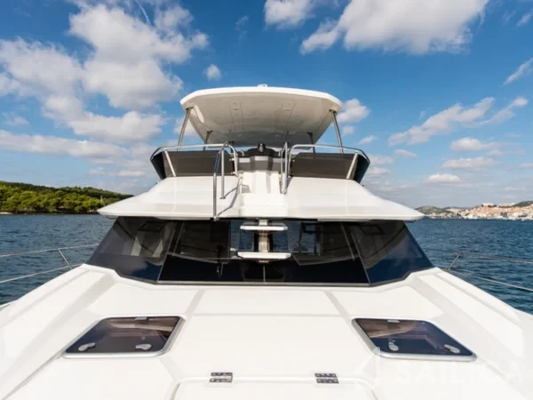 Aquila 44 Power catamaran - Yacht Charter Sailica