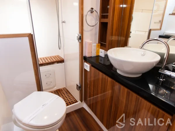 Aquila 44 Power catamaran - Yacht Charter Sailica