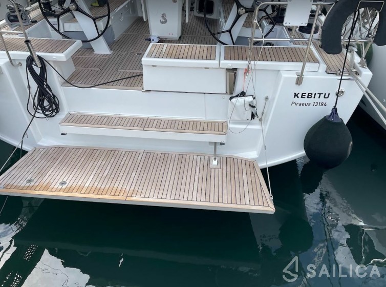 Oceanis 51.1 - Yacht Charter Sailica