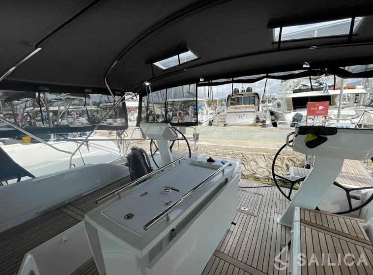 Oceanis 51.1 - Yacht Charter Sailica