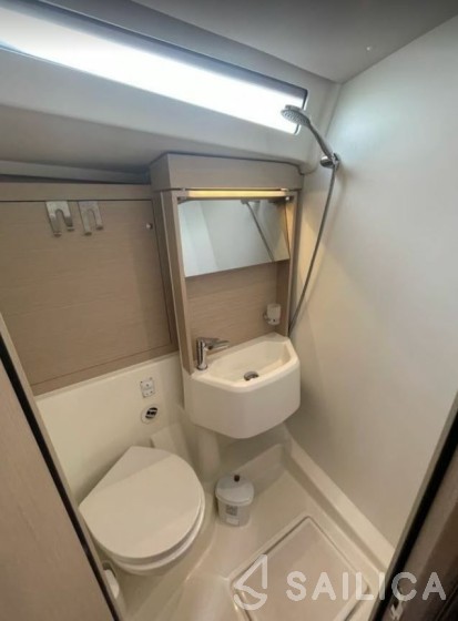 Oceanis 51.1 - Yacht Charter Sailica