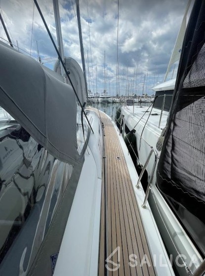 Oceanis 51.1 - Yacht Charter Sailica