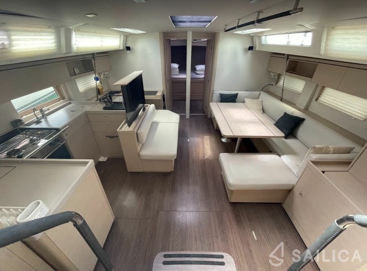 Oceanis 51.1 - Yacht Charter Sailica