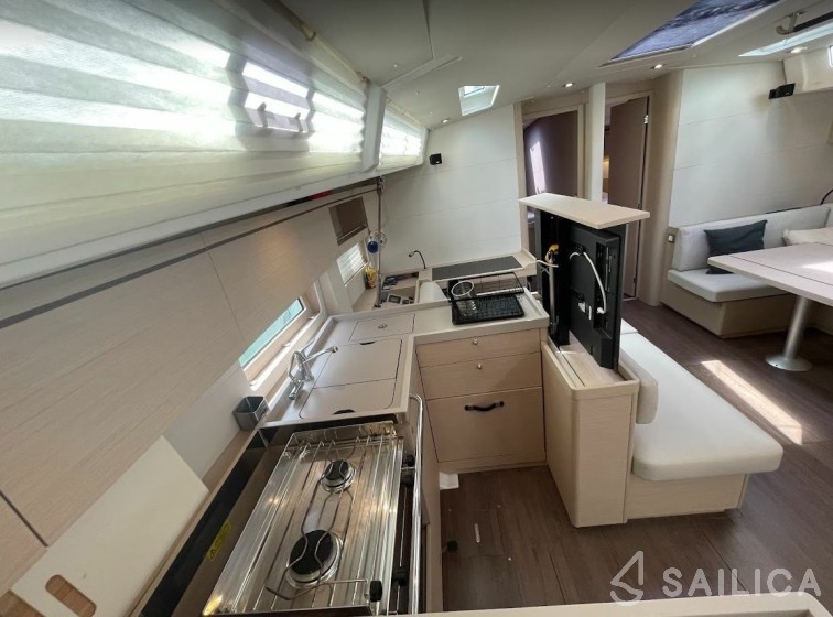 Oceanis 51.1 - Yacht Charter Sailica