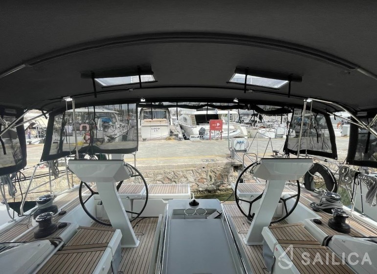 Oceanis 51.1 - Yacht Charter Sailica