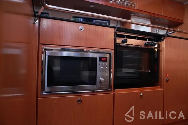 Bavaria 45 Cruiser - Yacht Charter Sailica