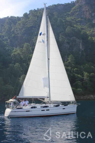 Bavaria 45 Cruiser - Yacht Charter Sailica