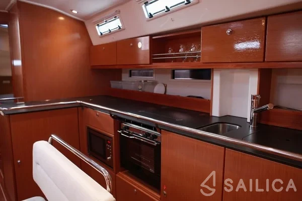 Bavaria 45 Cruiser - Yacht Charter Sailica