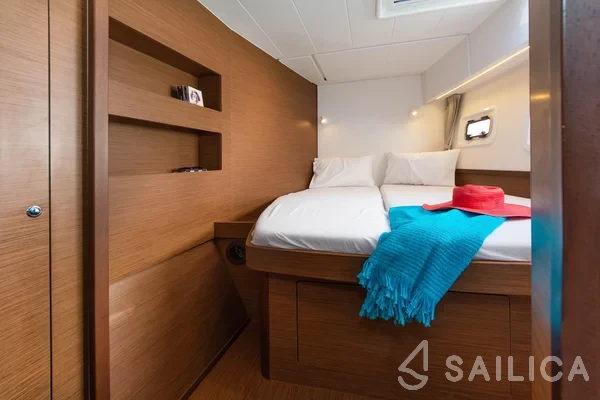 Lagoon 42 - Yacht Charter Sailica