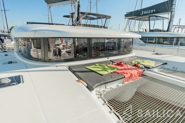 Lagoon 42 - Yacht Charter Sailica
