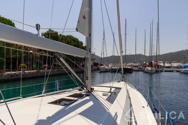 Oceanis 46.1 - Yacht Charter Sailica