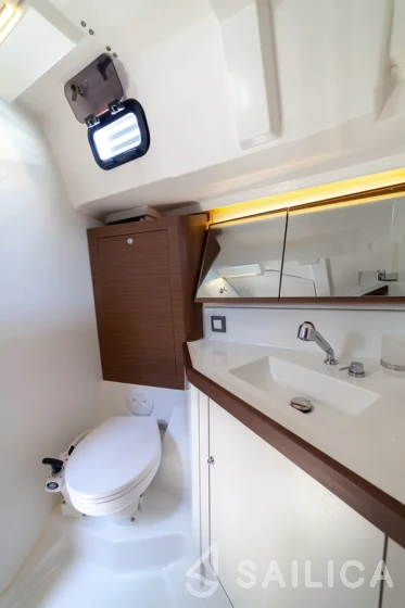 Oceanis 46.1 - Yacht Charter Sailica