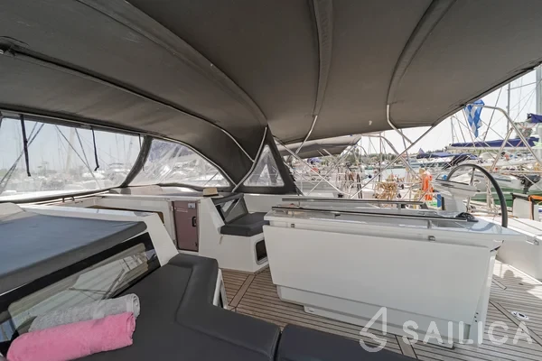 Oceanis 51.1 - Yacht Charter Sailica