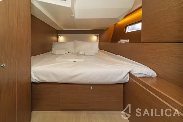 Oceanis 51.1 - Yacht Charter Sailica